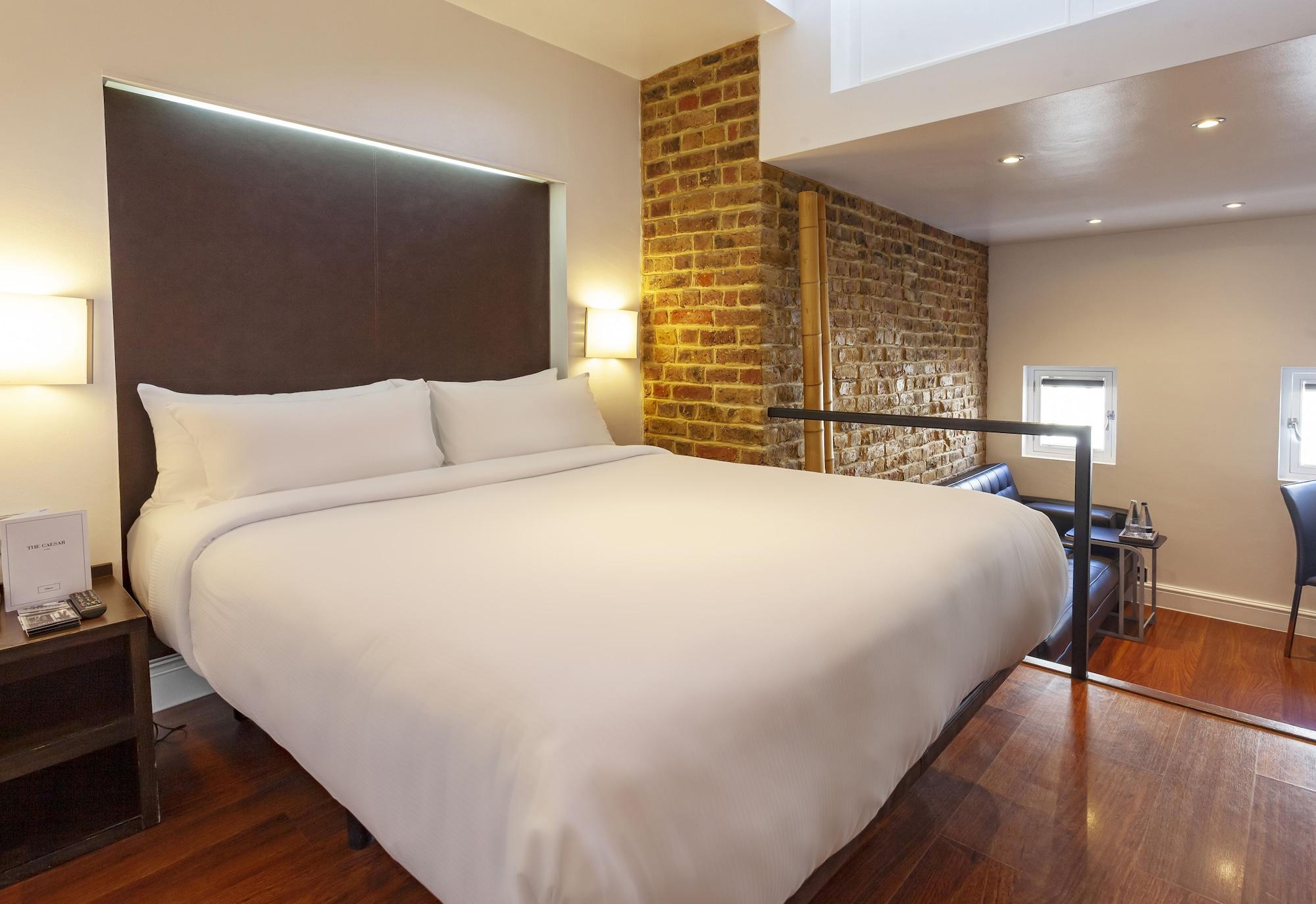 The Caesar Hotel Londra
