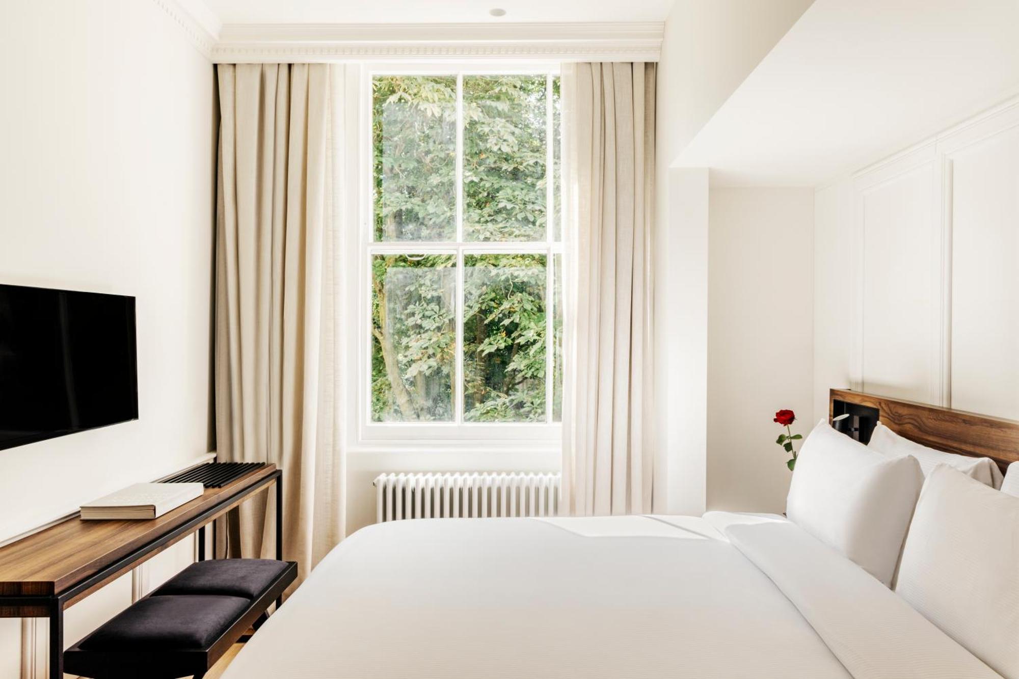 The Caesar Hotel Londra